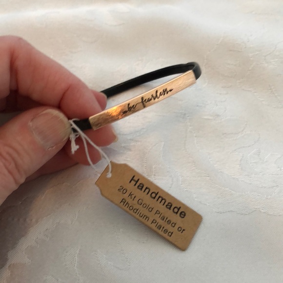 Jewelry - 🛍3/$20🛍 Inspiring Bracelet